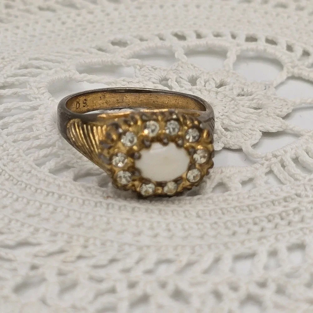 Vintage Cocktail Ring Gold Tone Faux Opal Clear Rhinestones Size 8.5